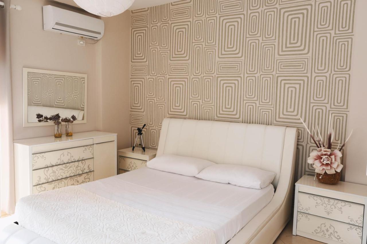 Large Apartment Near The Seaside Boulevard Lungomare Vlorë Eksteriør bilde